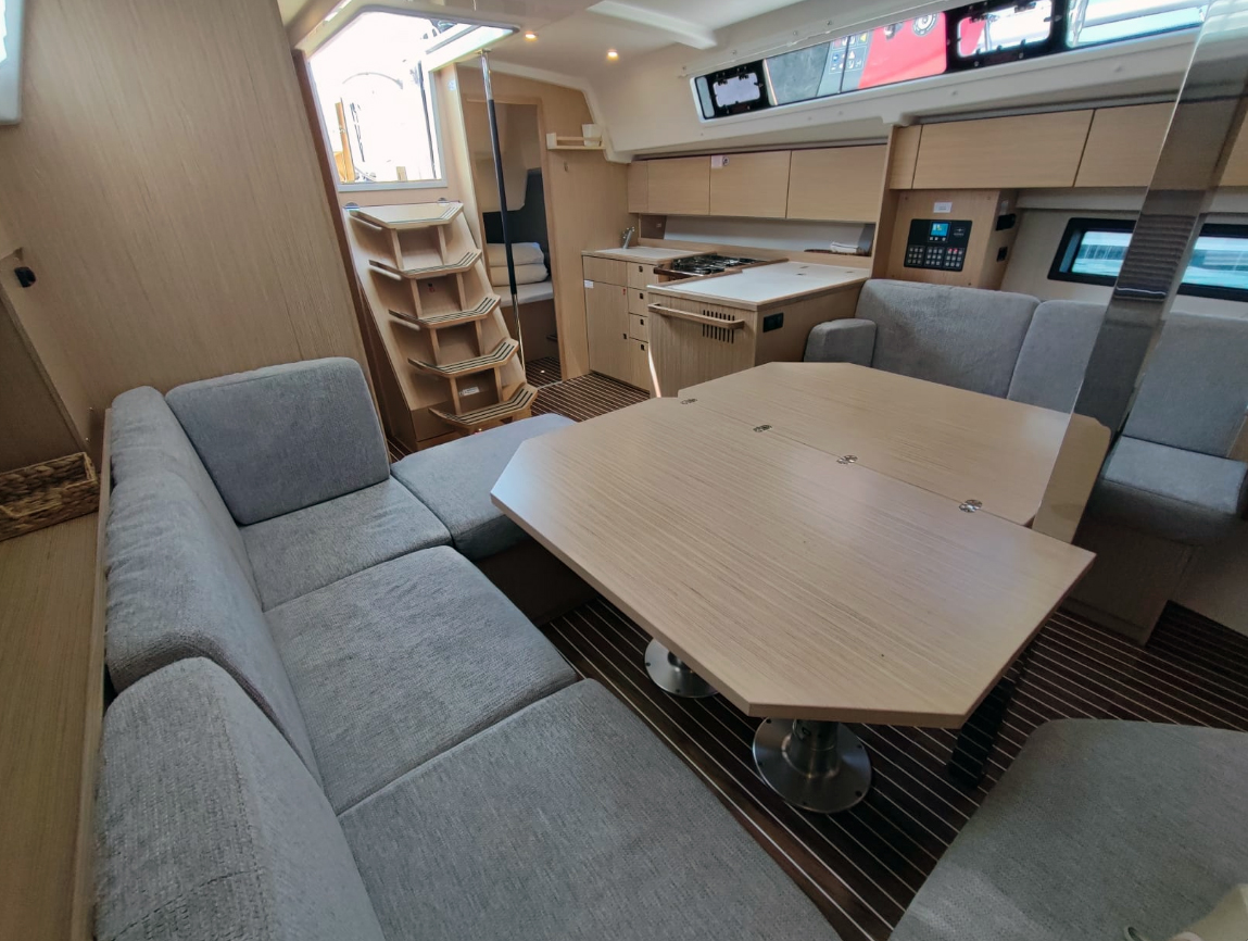 Bavaria C42 — photo 45