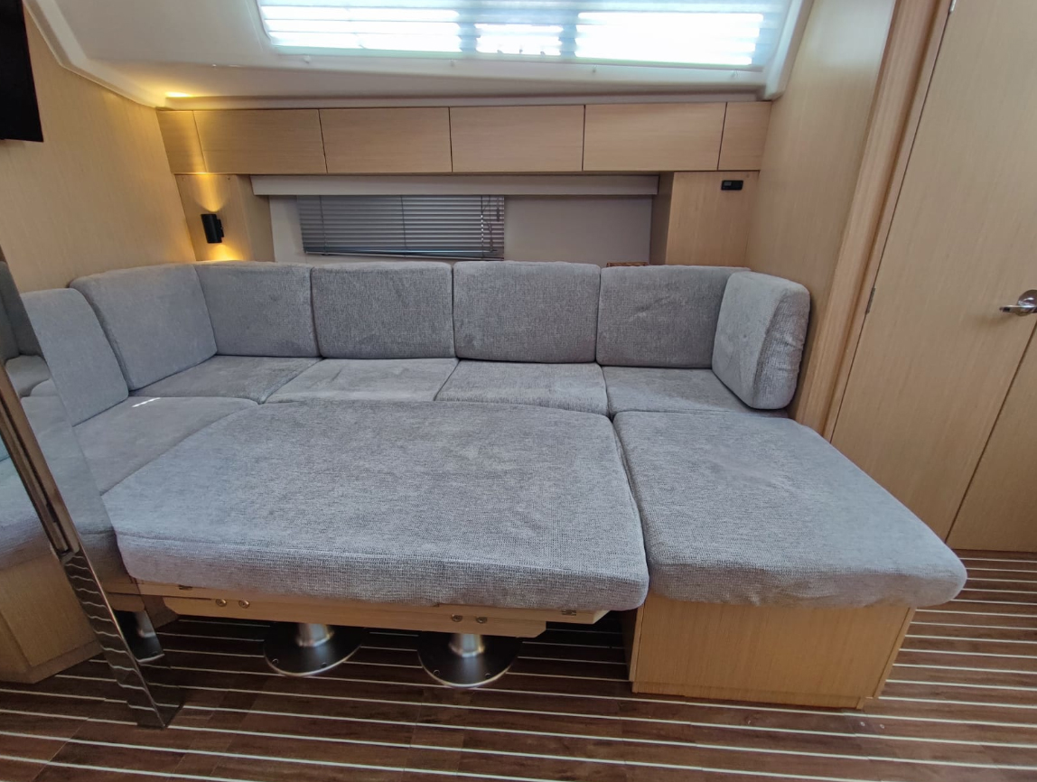 Bavaria C42 — photo 26