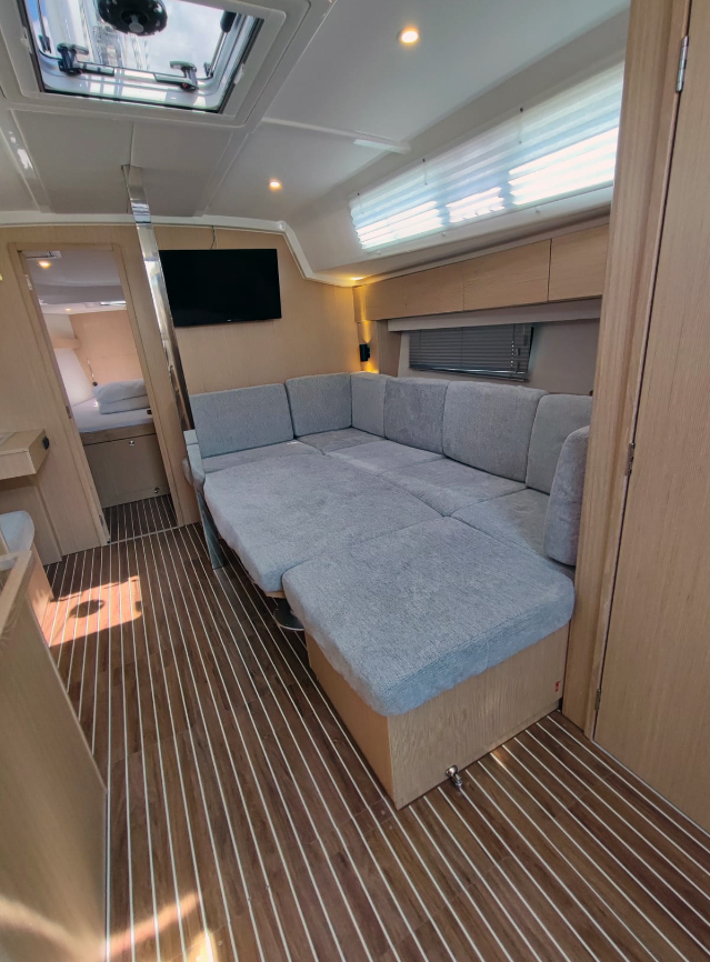 Bavaria C42 — photo 10
