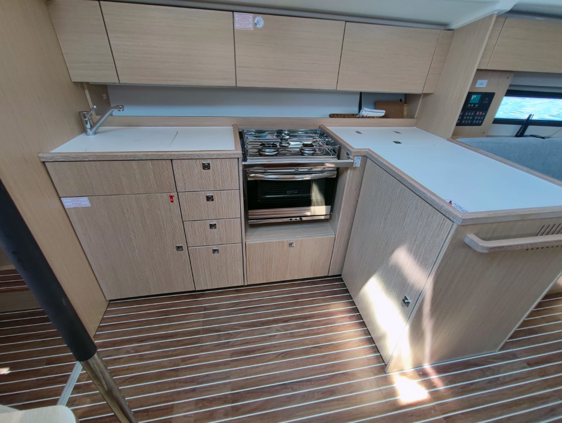 Bavaria C42 — photo 24