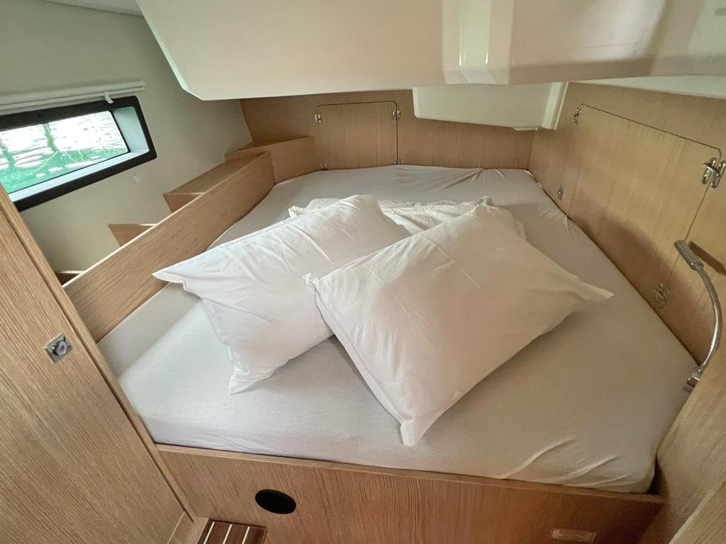 Bavaria C42 — photo 15