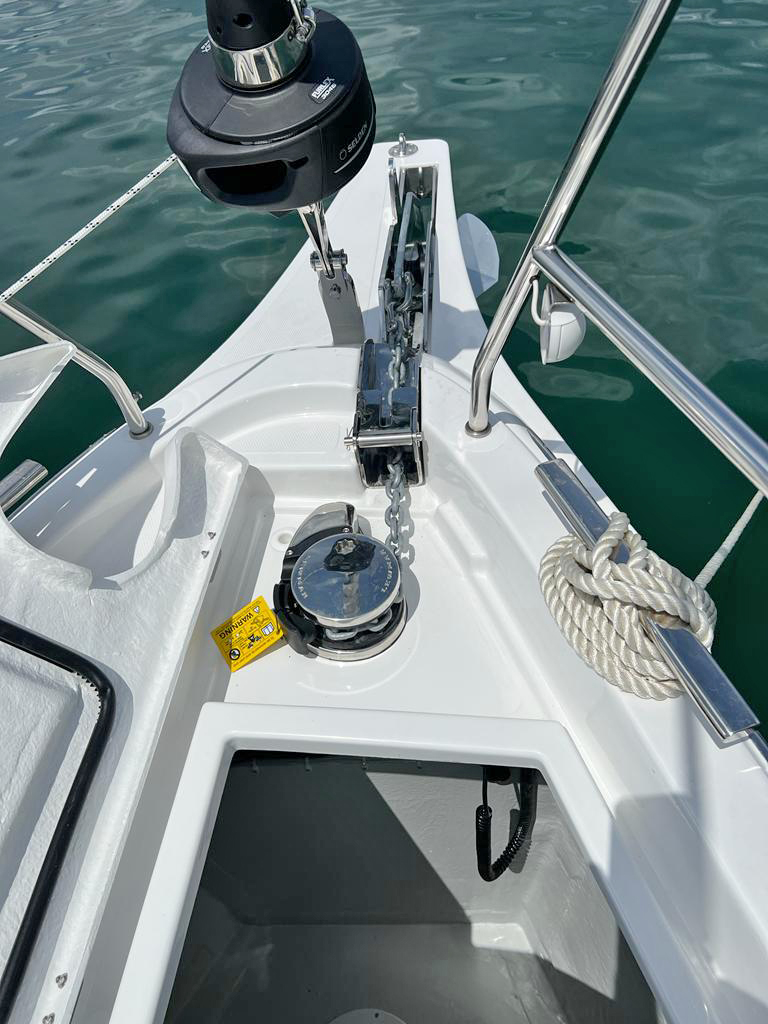 Bavaria C42 — photo 11