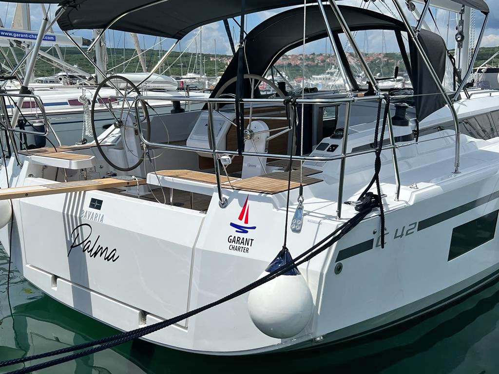 Bavaria C42 — photo 12