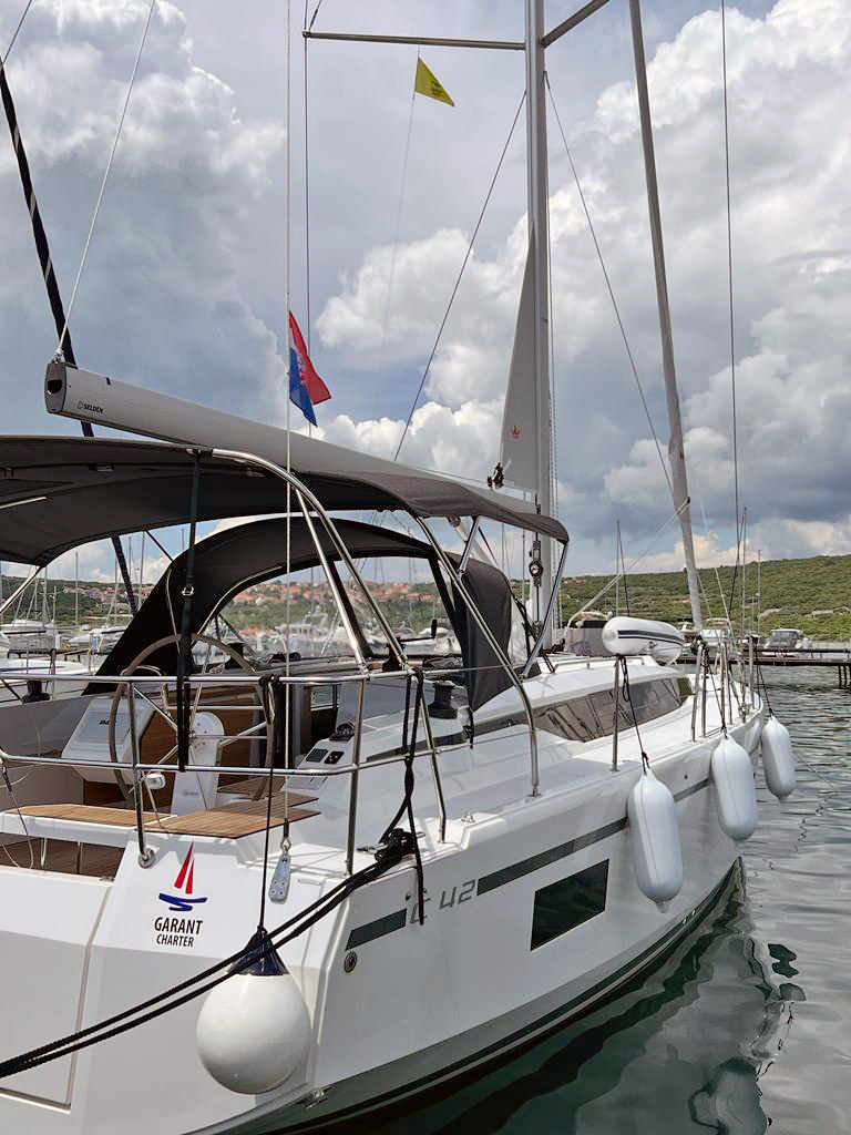 Bavaria C42 — photo 19