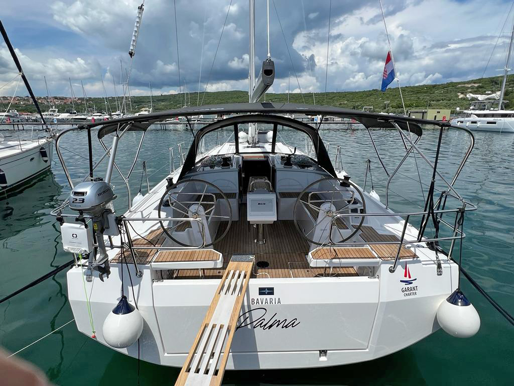 Bavaria C42 — photo 13