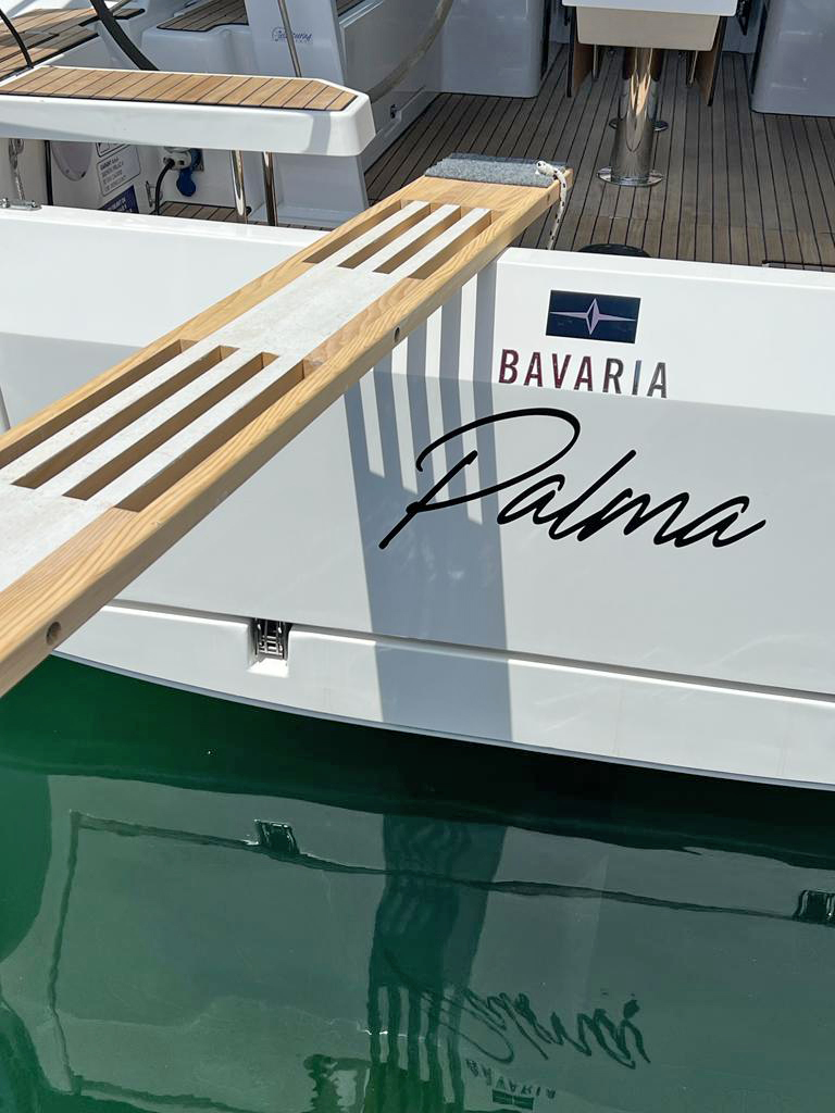 Bavaria C42 — photo 14