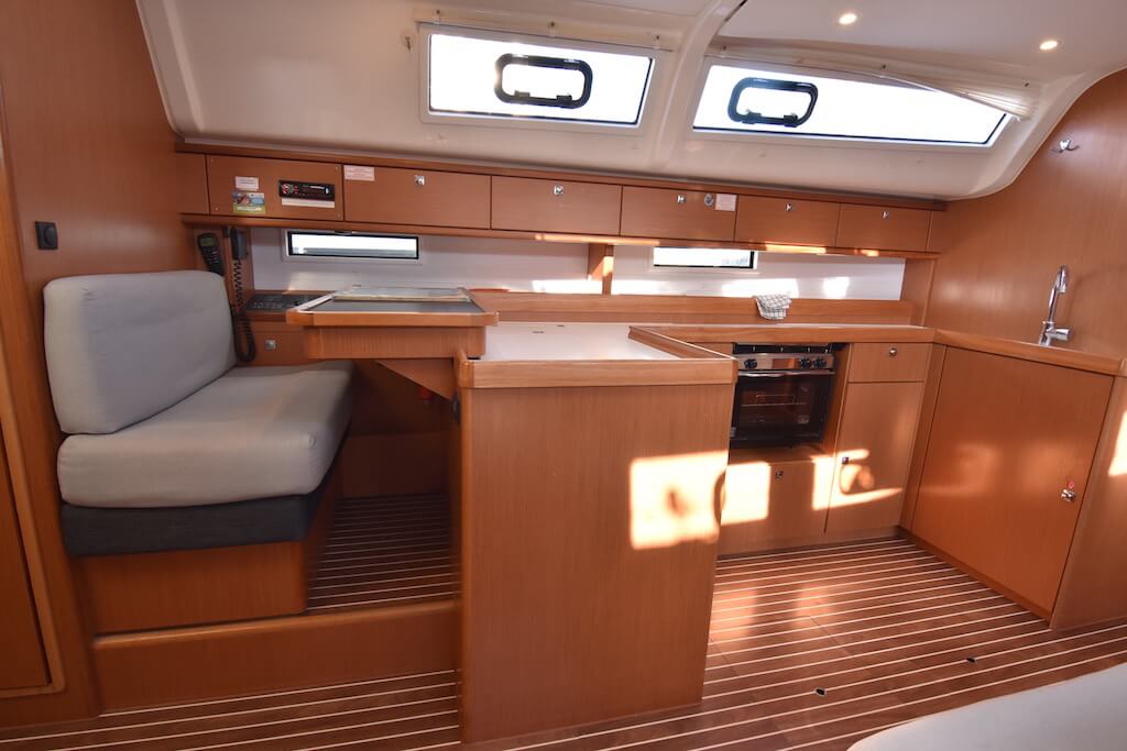 Bavaria Cruiser 51 — photo 9