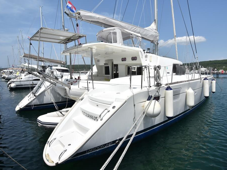 Lagoon 440 — photo 1