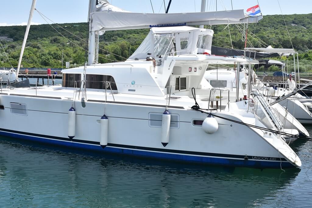 Lagoon 440 — photo 3