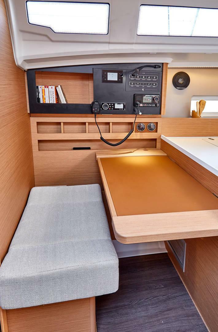 Sun Odyssey 410 — photo 2