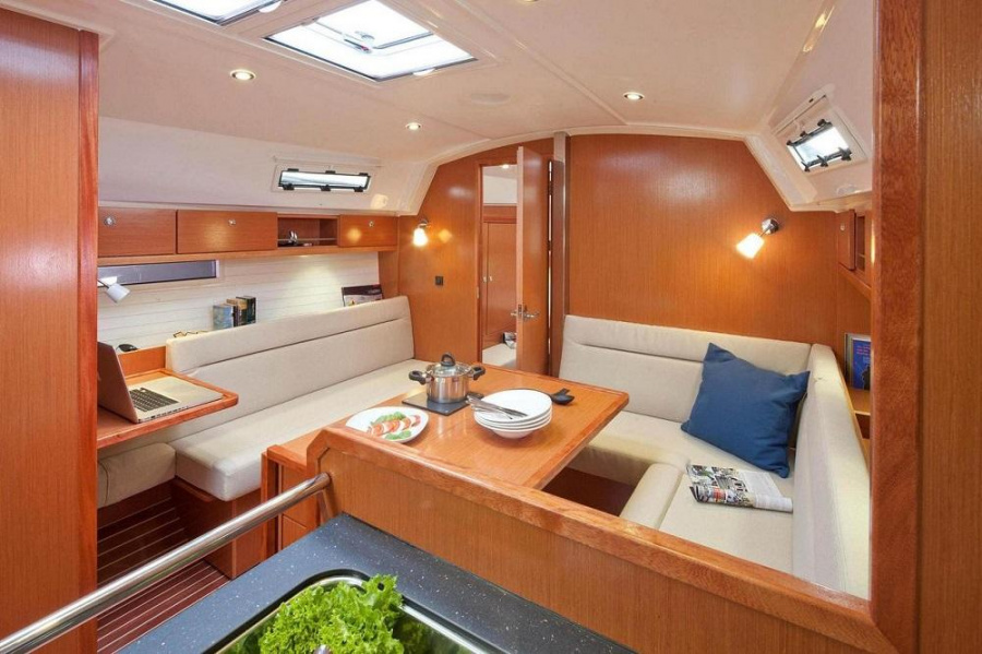 Bavaria 36 — photo 5