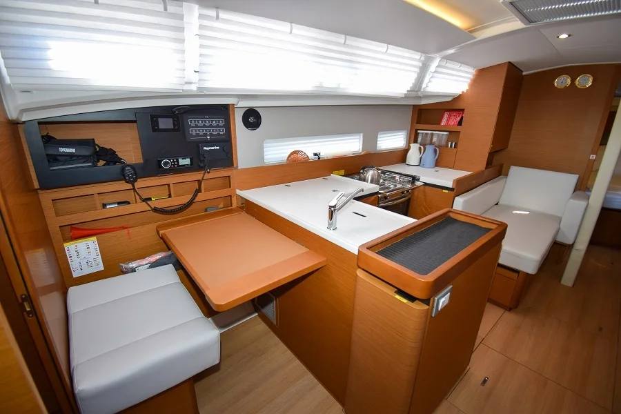 Sun Odyssey 410 — photo 24