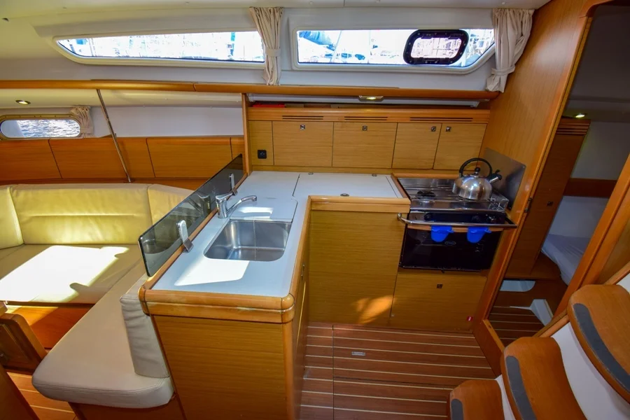 Sun Odyssey 36i — photo 9