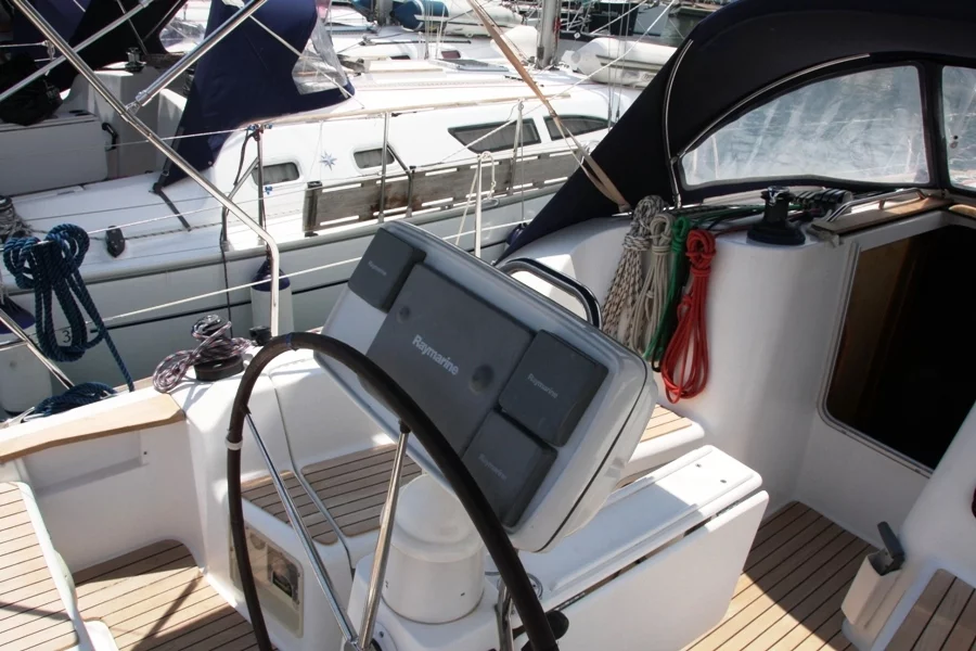 Sun Odyssey 36i — photo 2