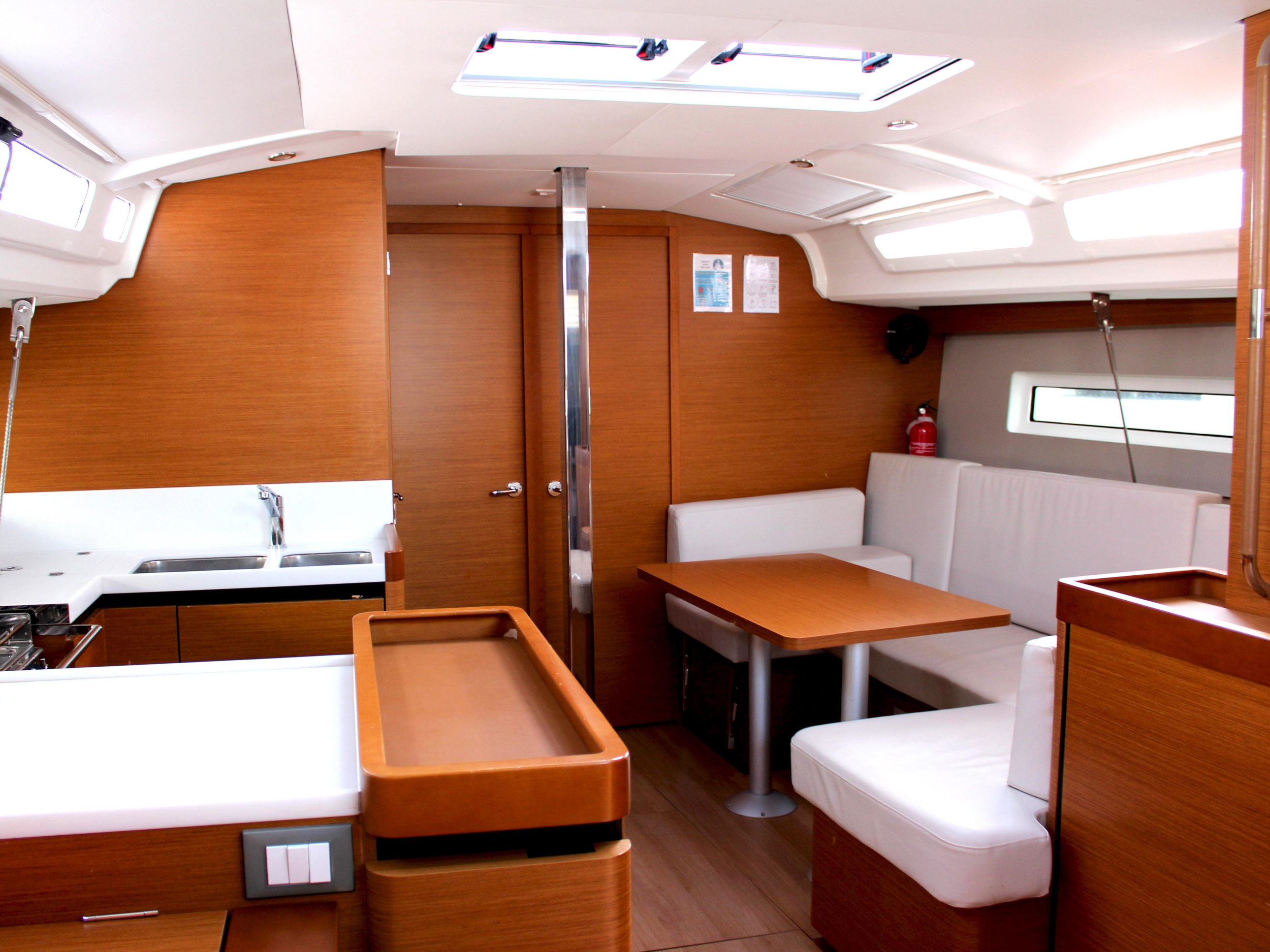 Sun Odyssey 440 — photo 5