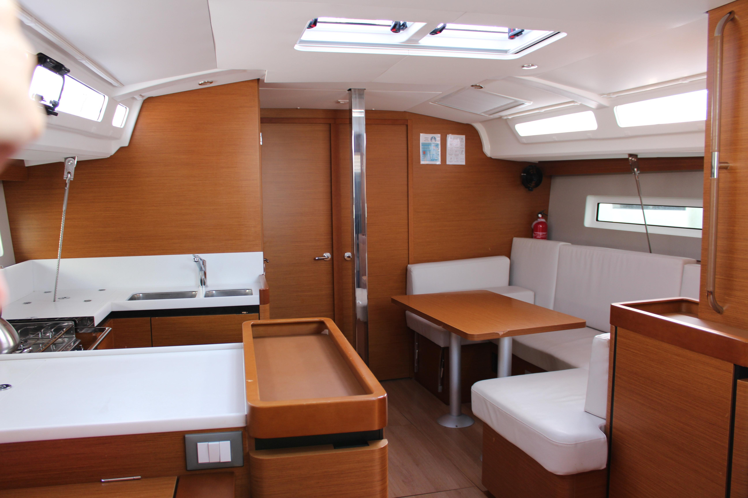 Sun Odyssey 440 — photo 6