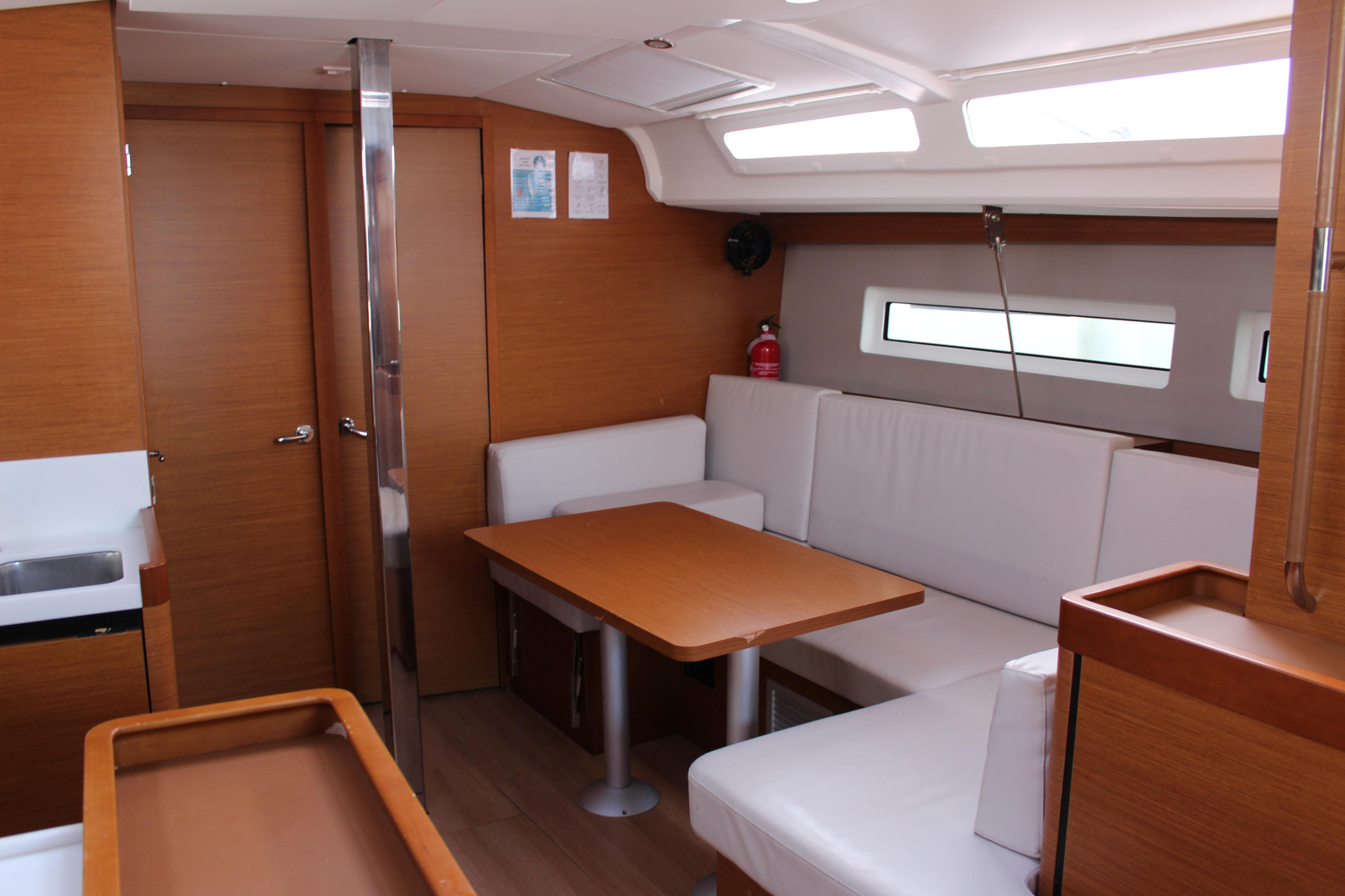 Sun Odyssey 440 — photo 5