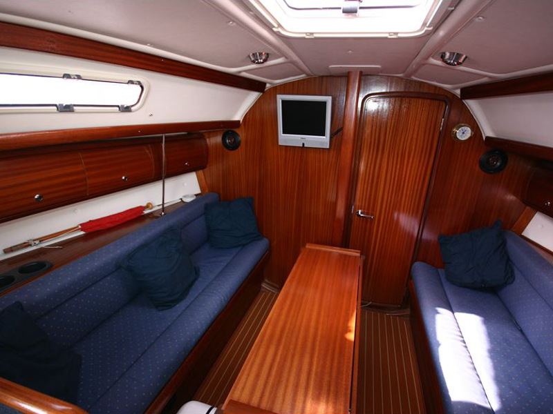 Bavaria 32 — photo 3