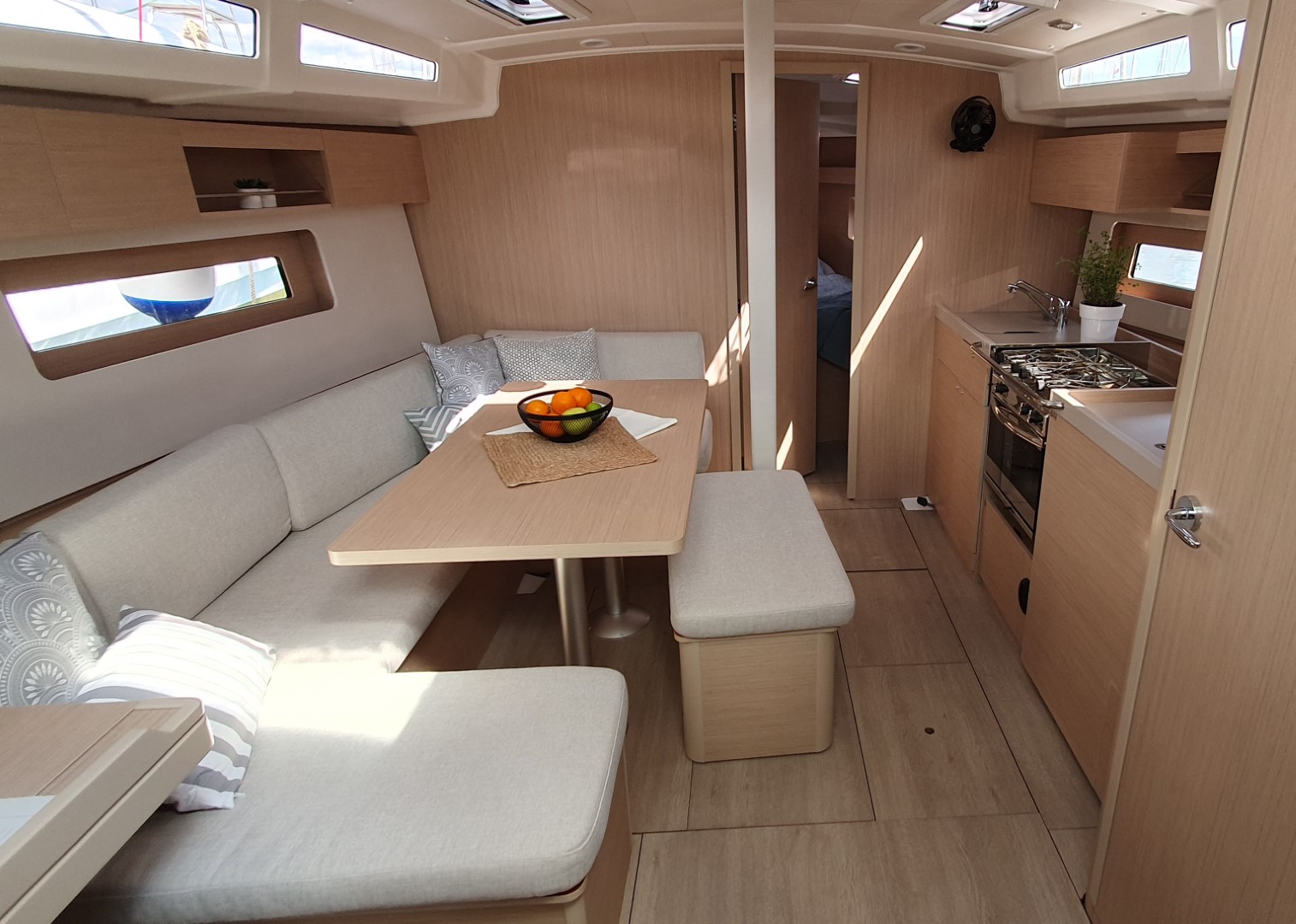 Oceanis 37.1 — photo 9