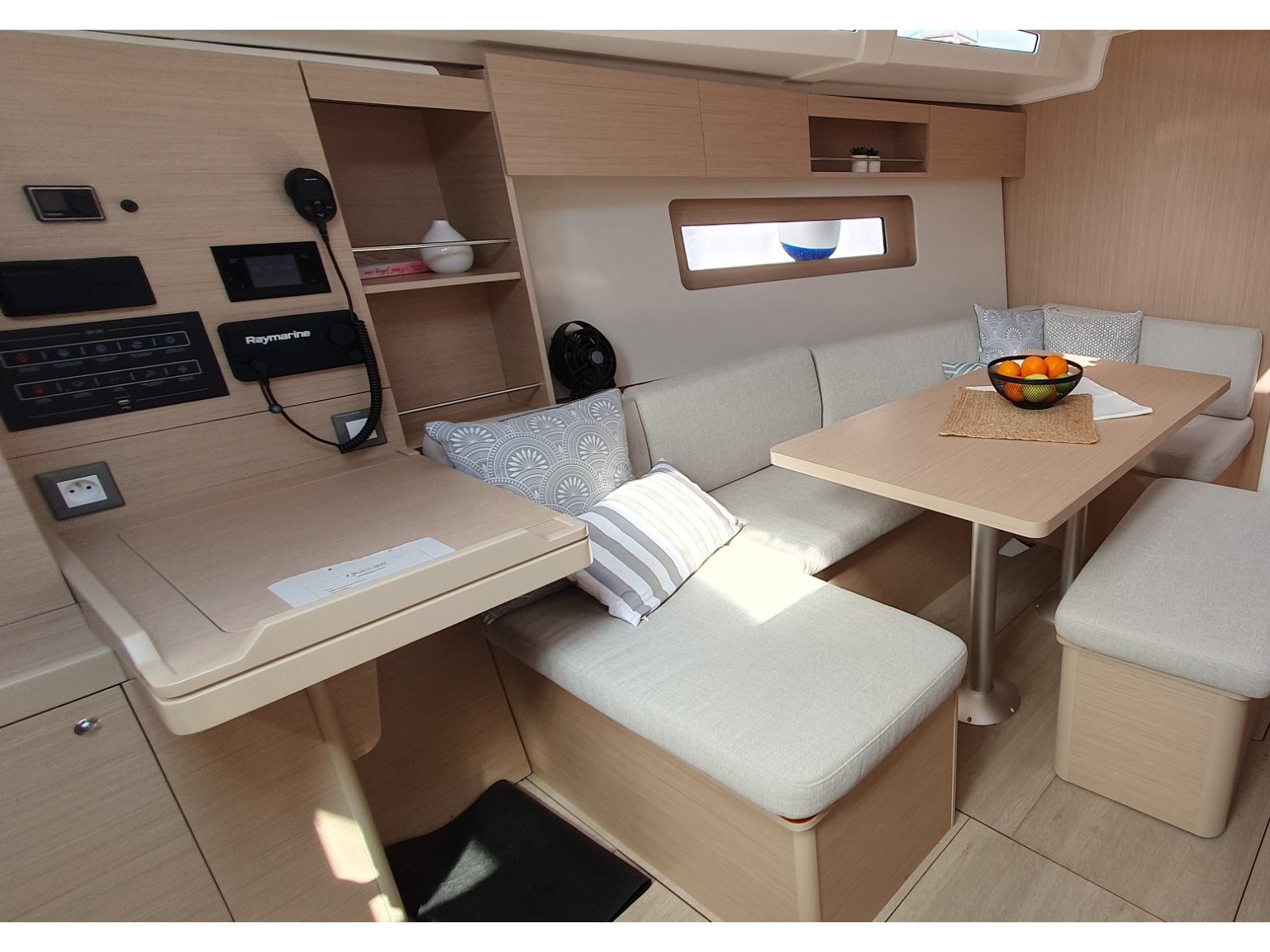 Oceanis 37.1 — photo 6