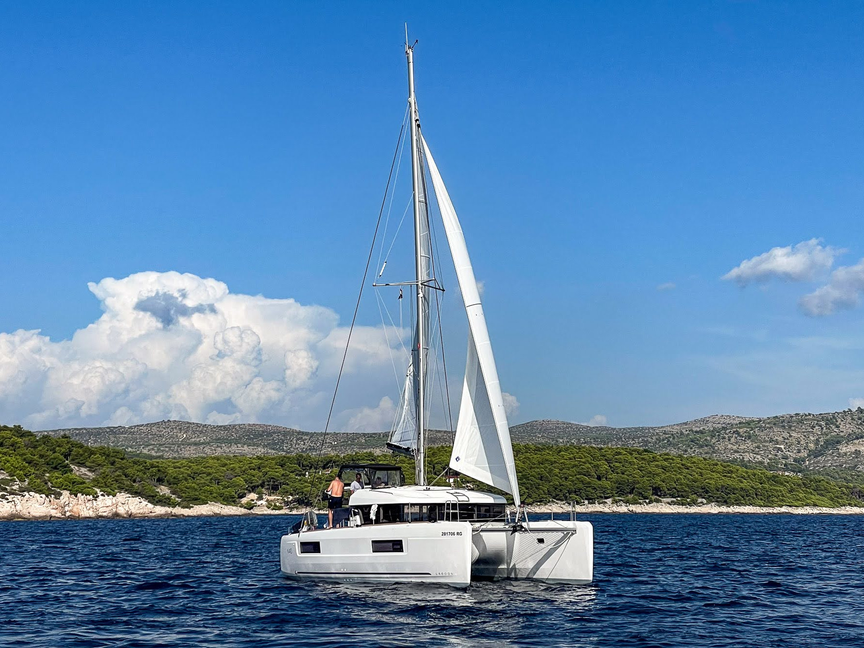 Lagoon 40 — photo 1