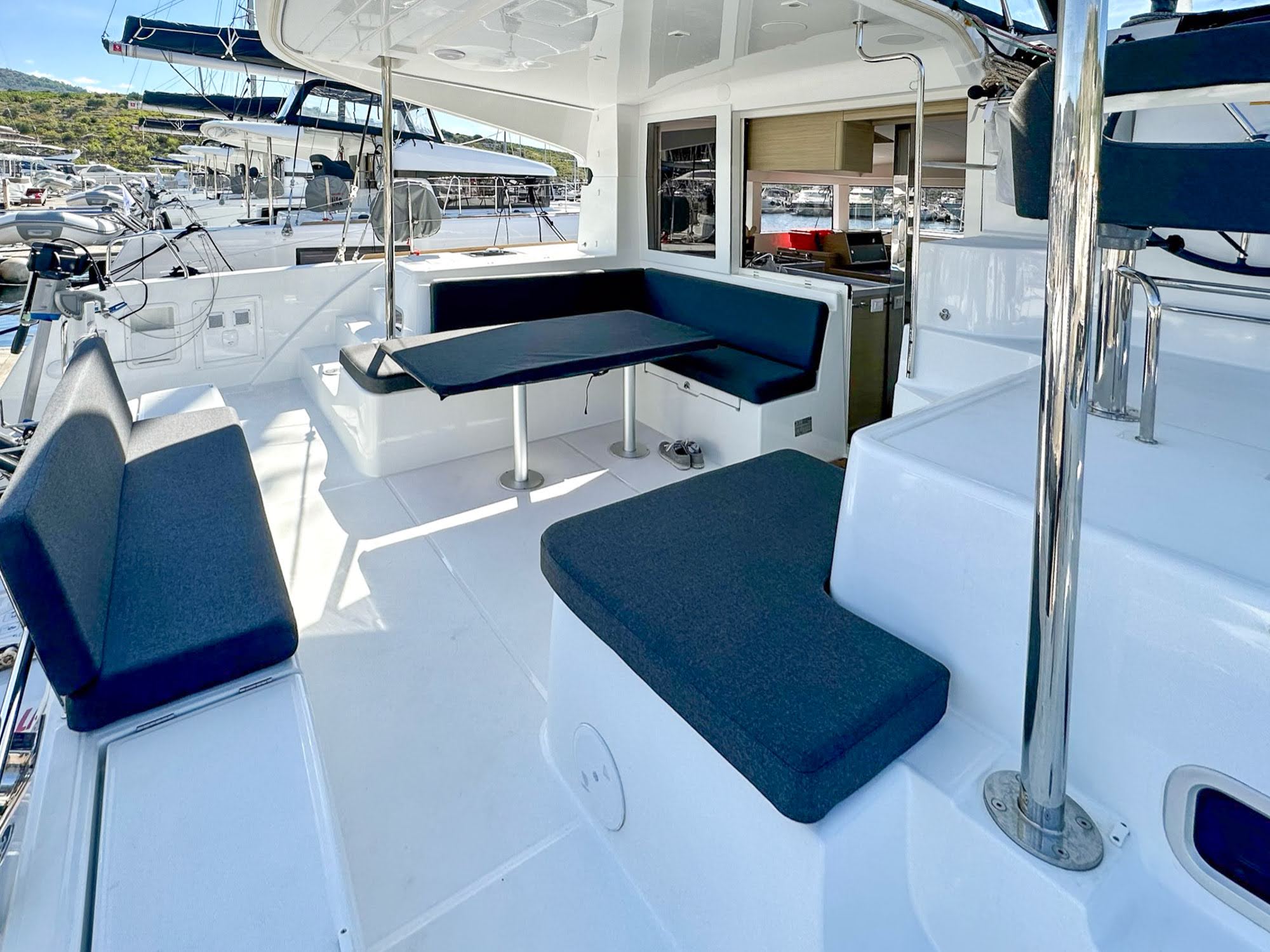 Lagoon 40 — photo 4