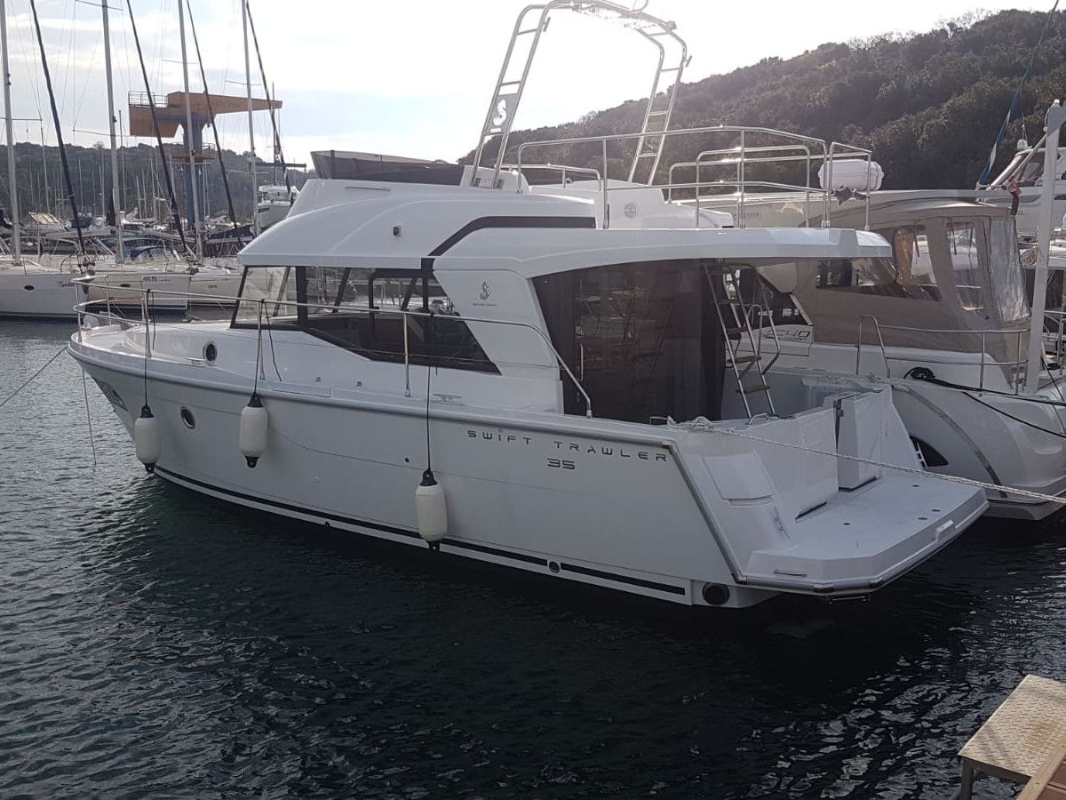 Swift Trawler 35 — photo 1