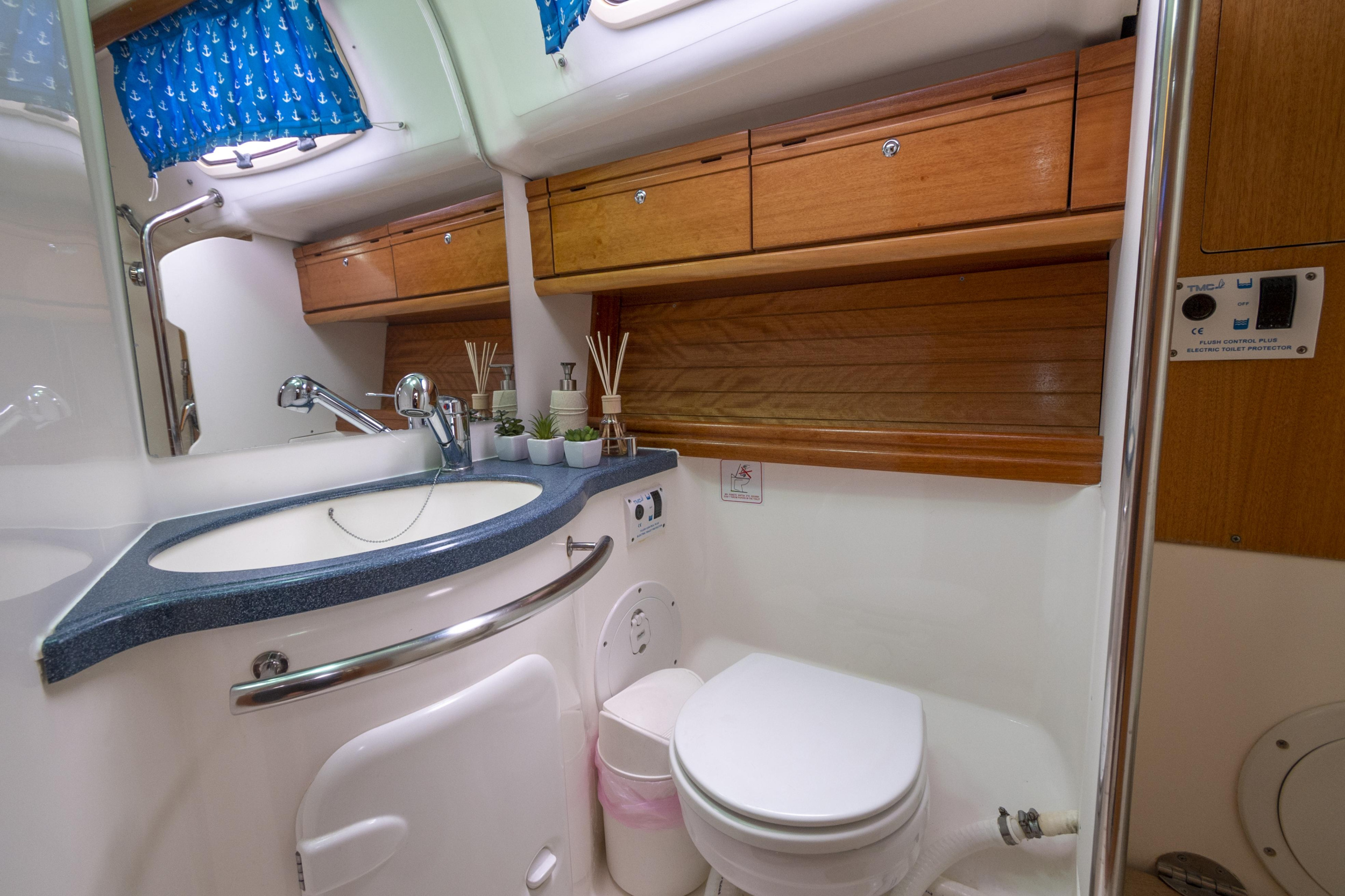Bavaria 40 Cruiser — photo 10