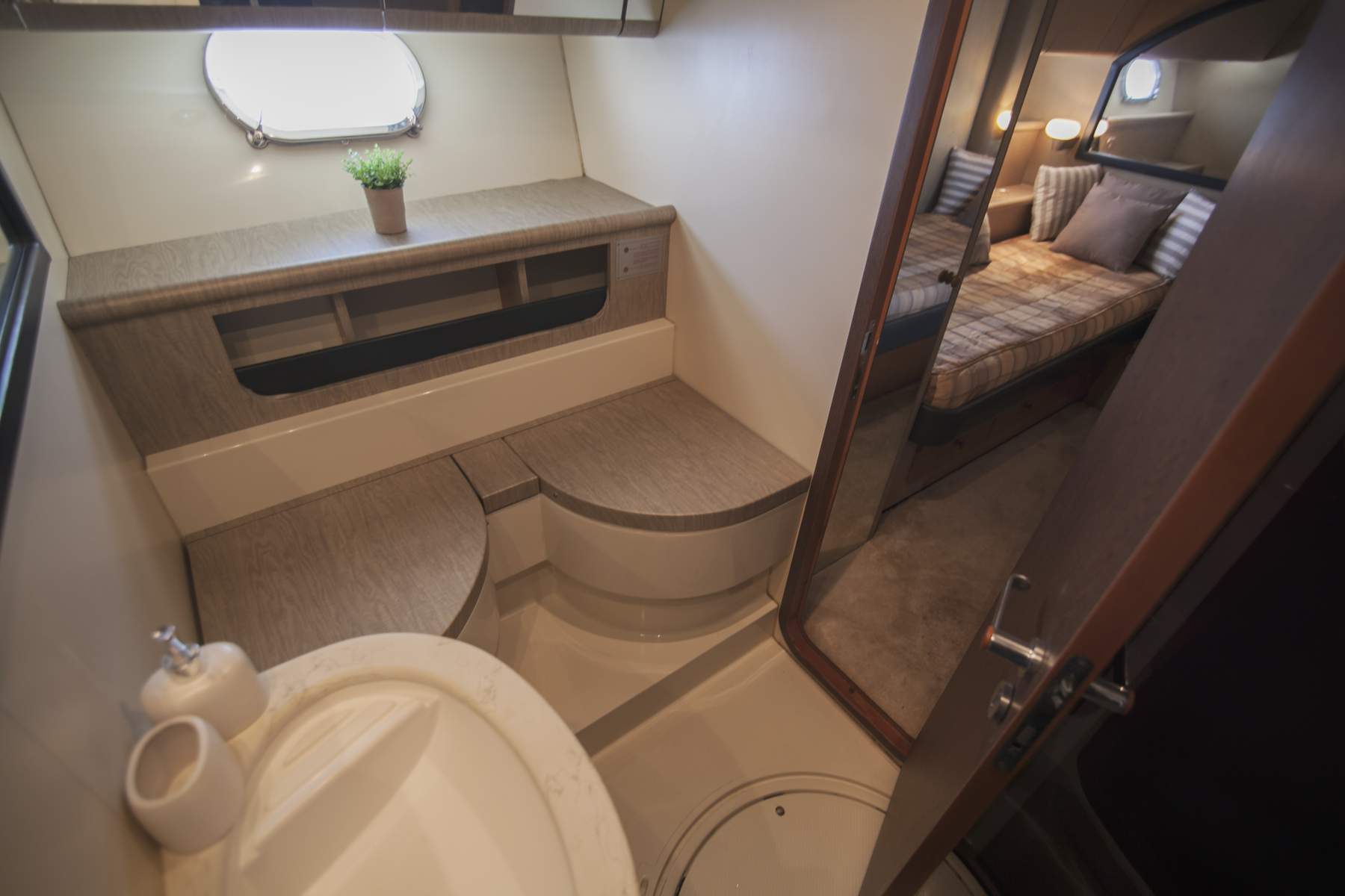 Ferretti 58/64ft — photo 7