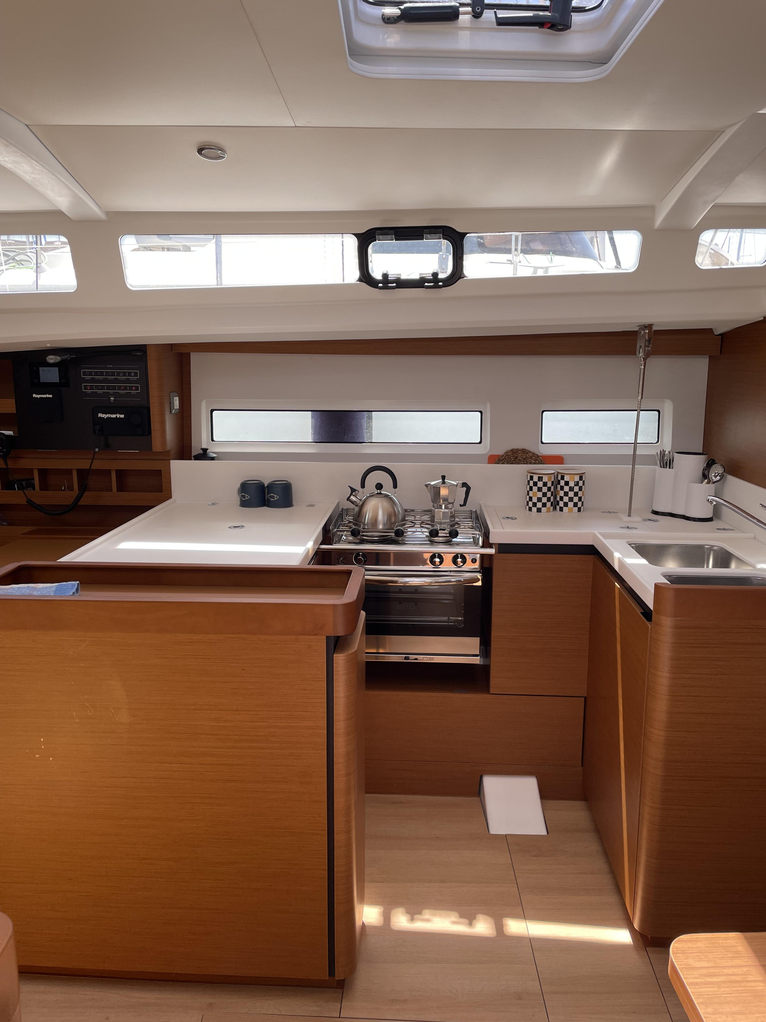 Sun Odyssey 440 — photo 6