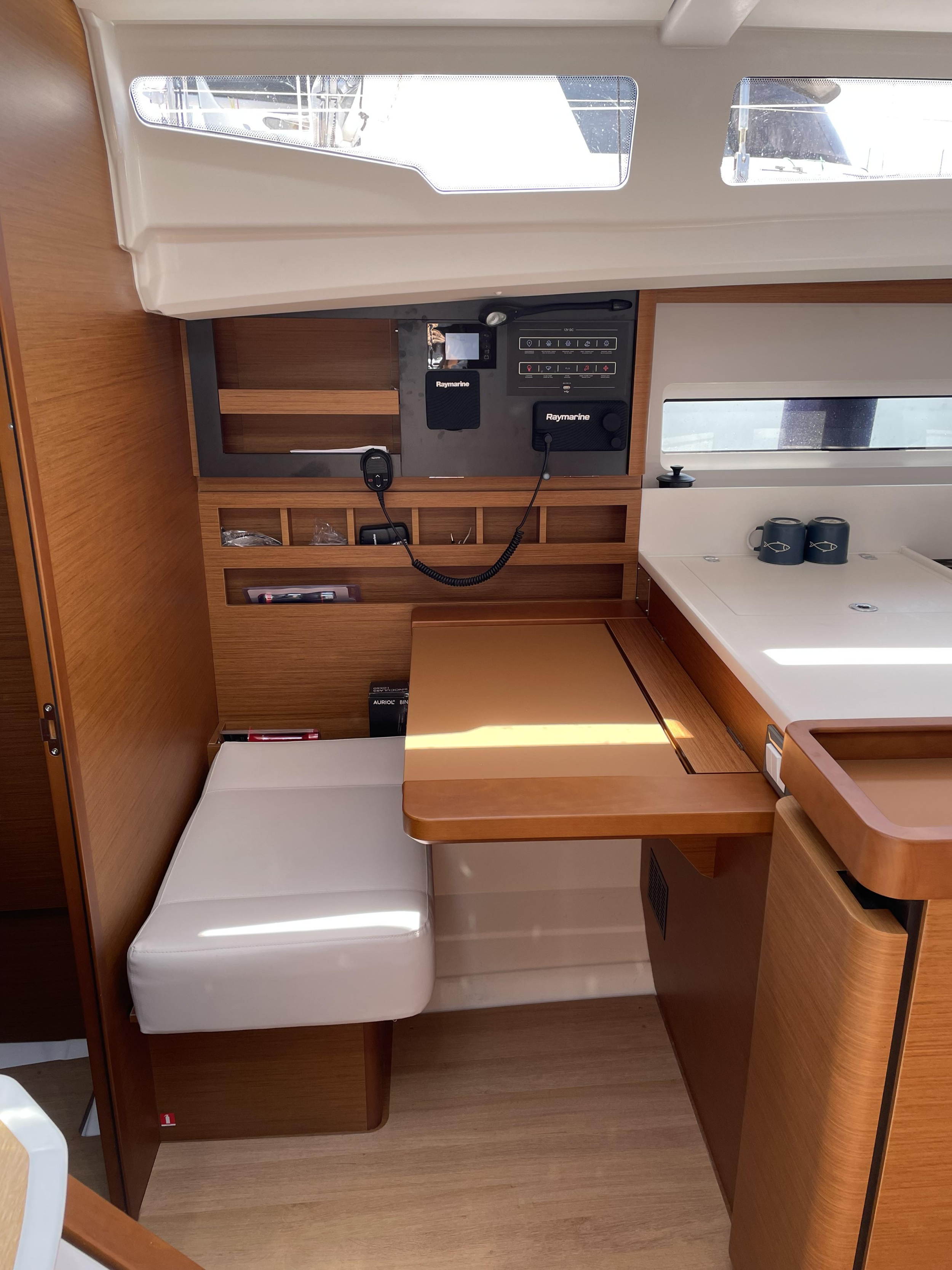 Sun Odyssey 440 — photo 7