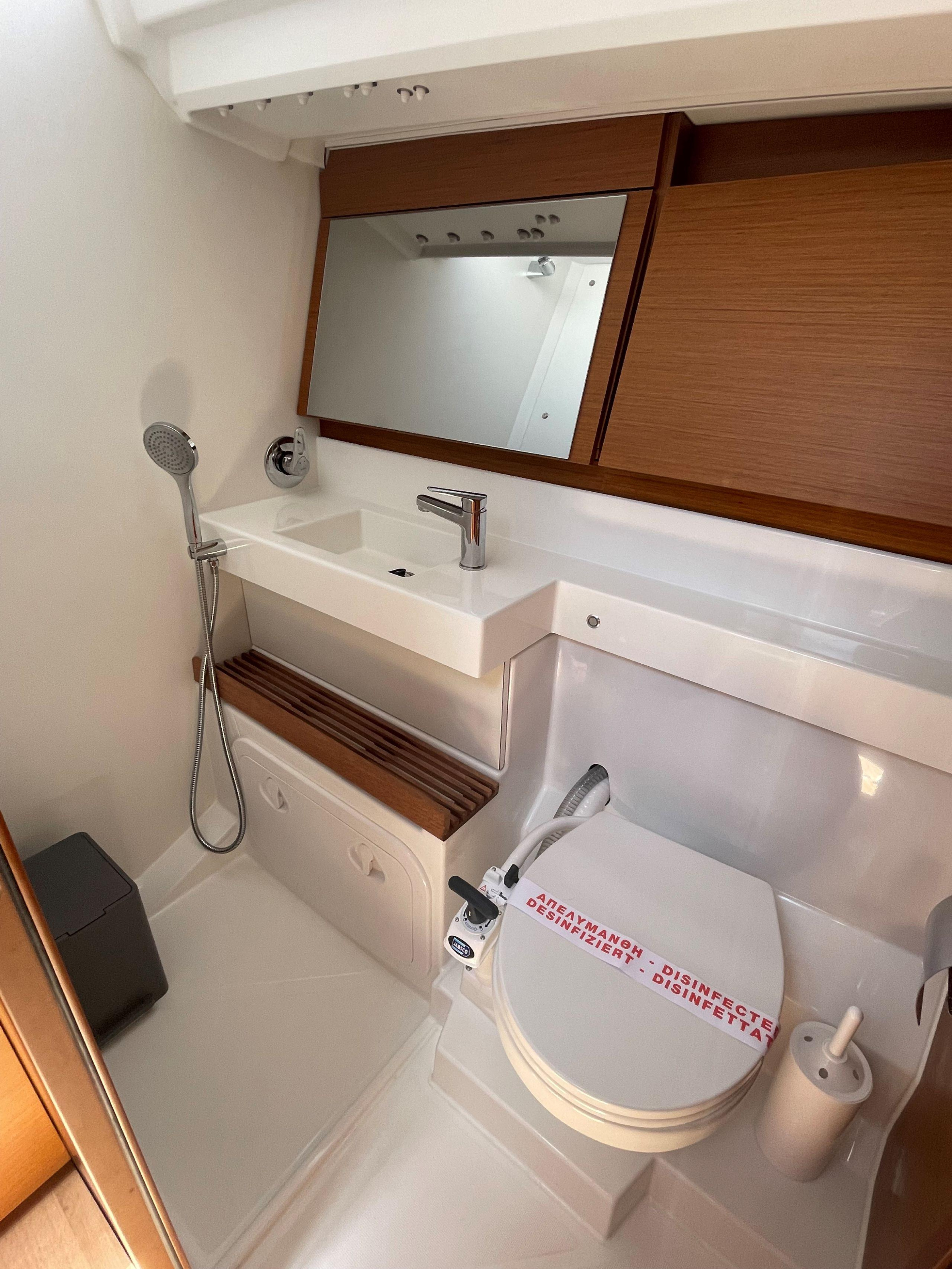 Sun Odyssey 440 — photo 8