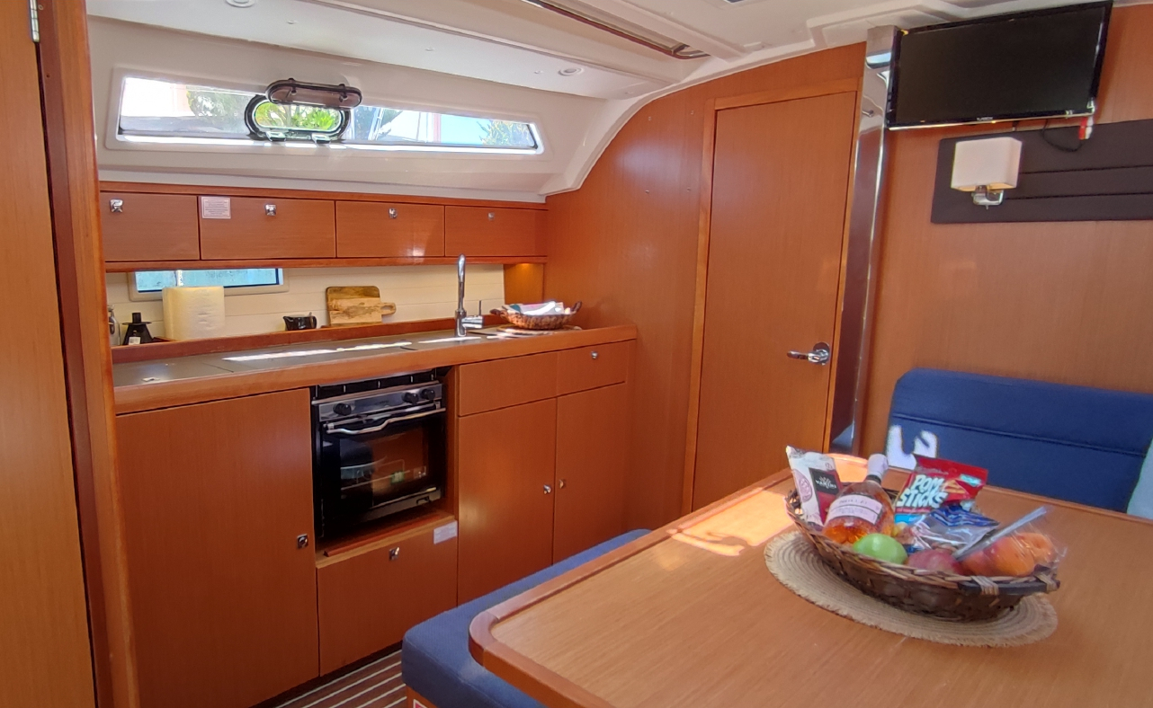 Bavaria 41 Cruiser — photo 4
