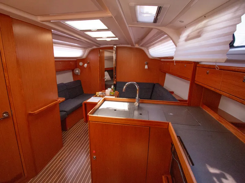 Bavaria 37 — photo 3