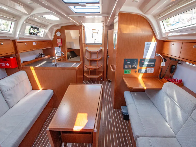 Bavaria 37 — photo 2