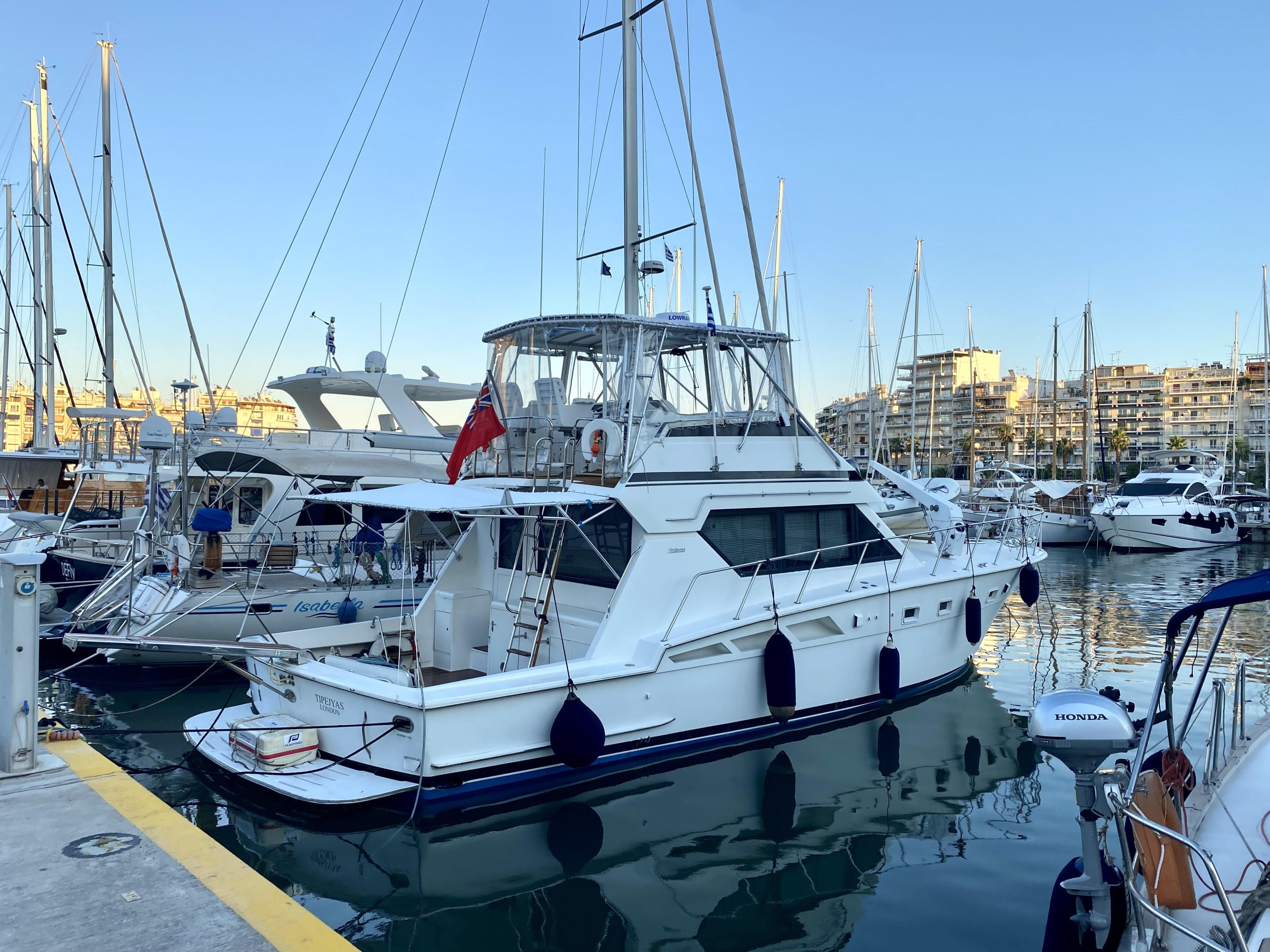 Hatteras 50 Convertible — photo 9