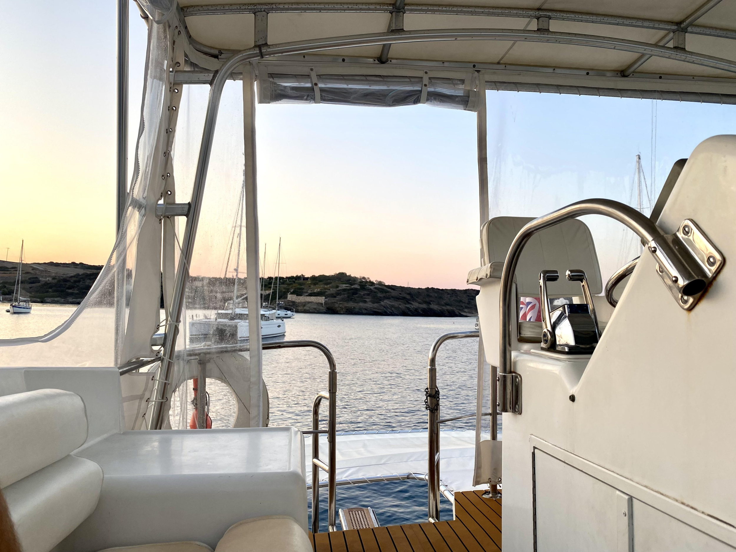 Hatteras 50 Convertible — photo 3