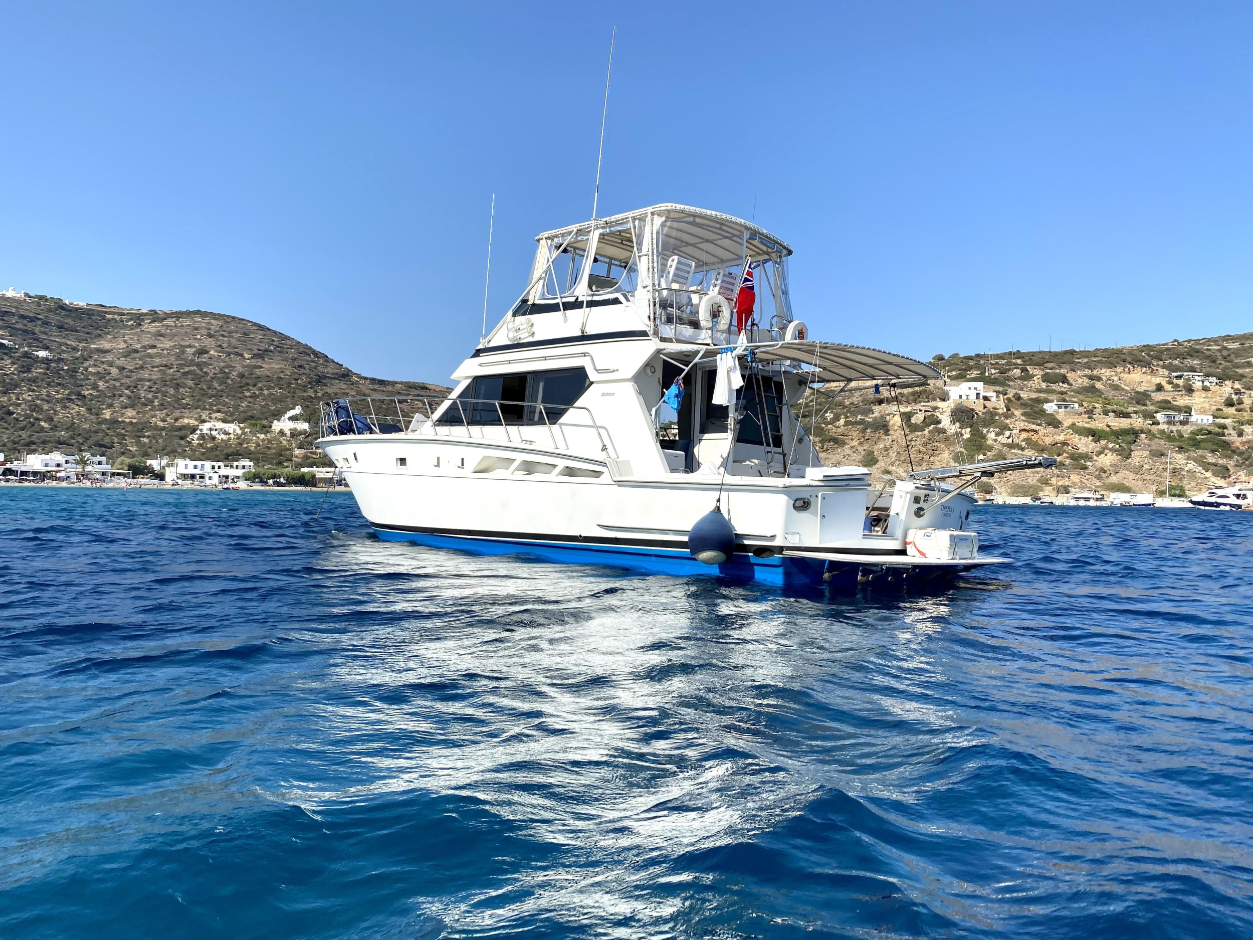 Hatteras 50 Convertible — photo 22