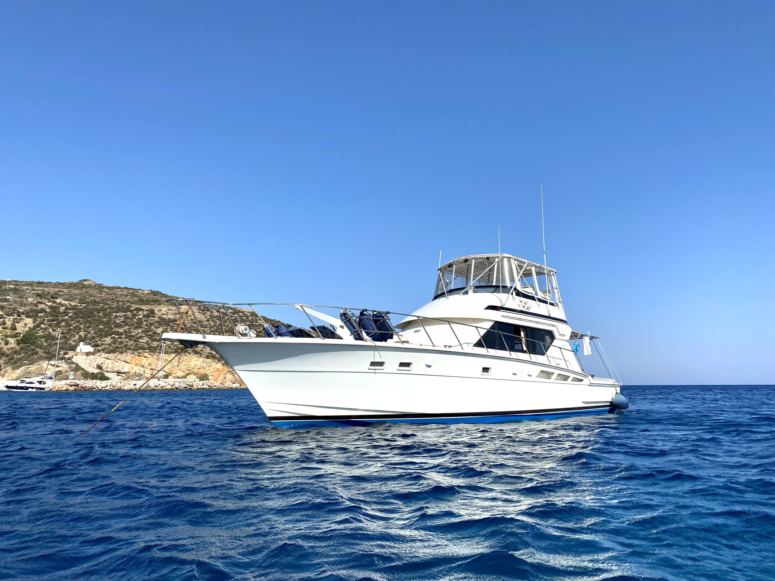 Hatteras 50 Convertible — photo 25