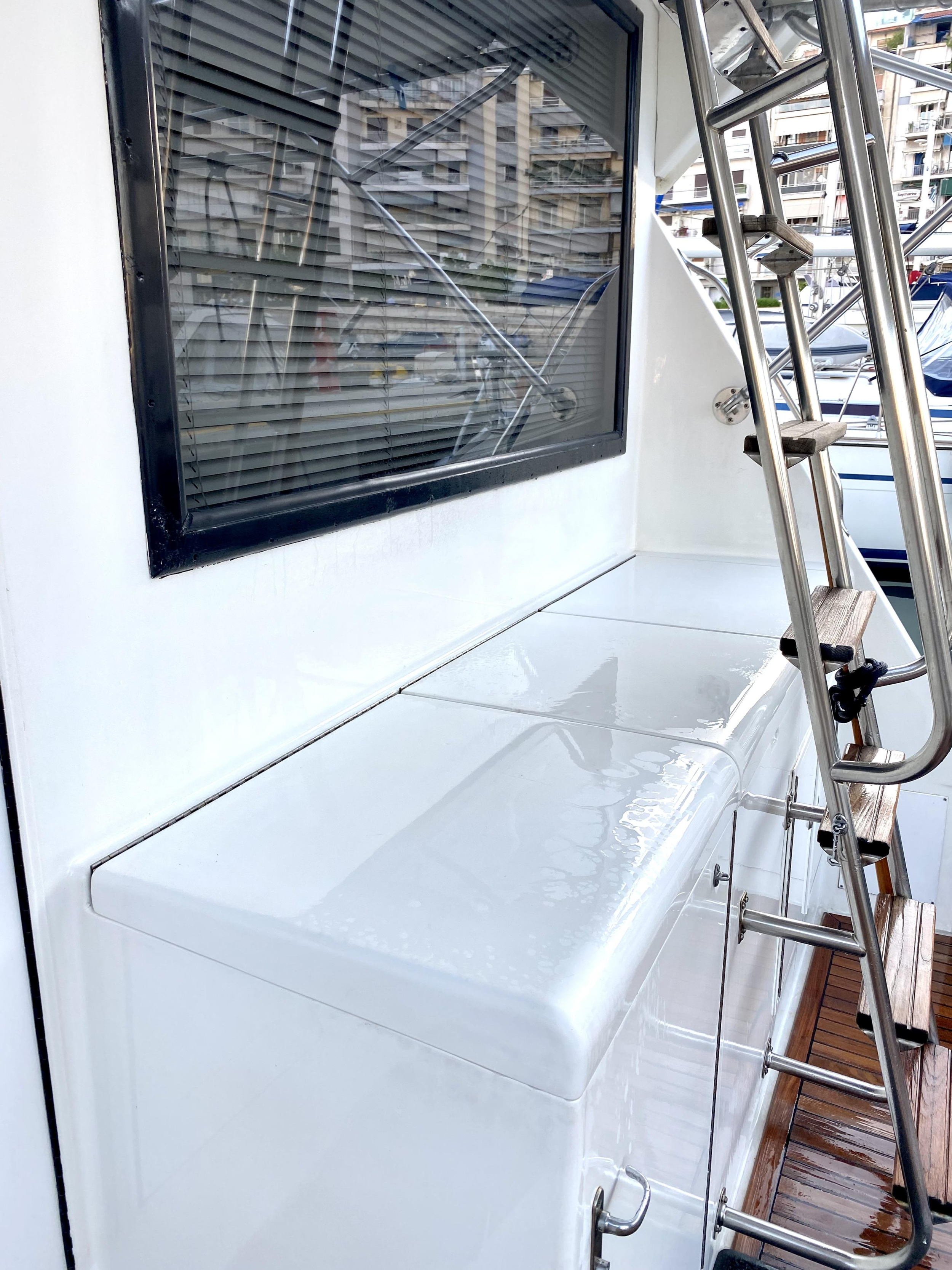 Hatteras 50 Convertible — photo 8