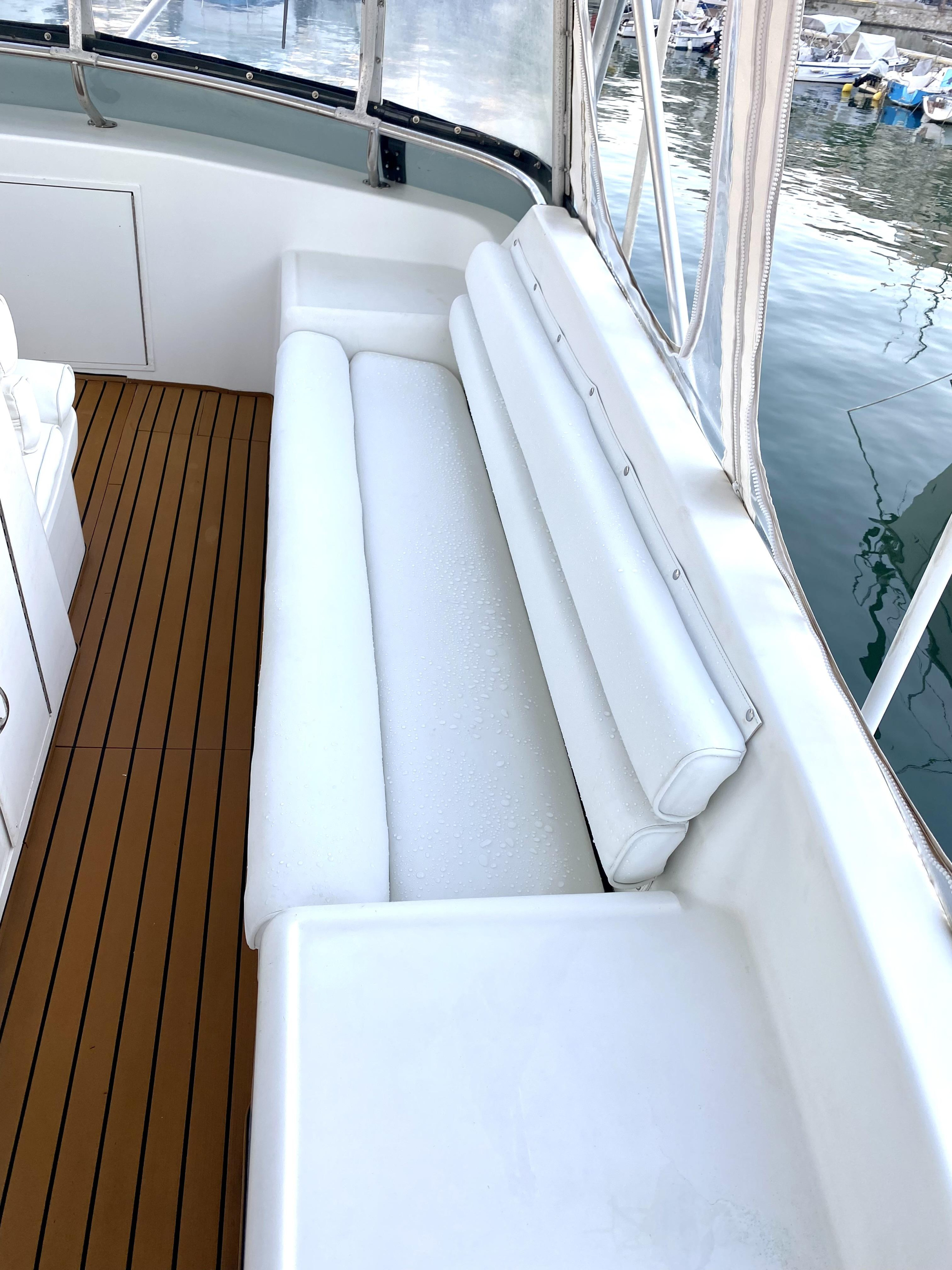 Hatteras 50 Convertible — photo 12