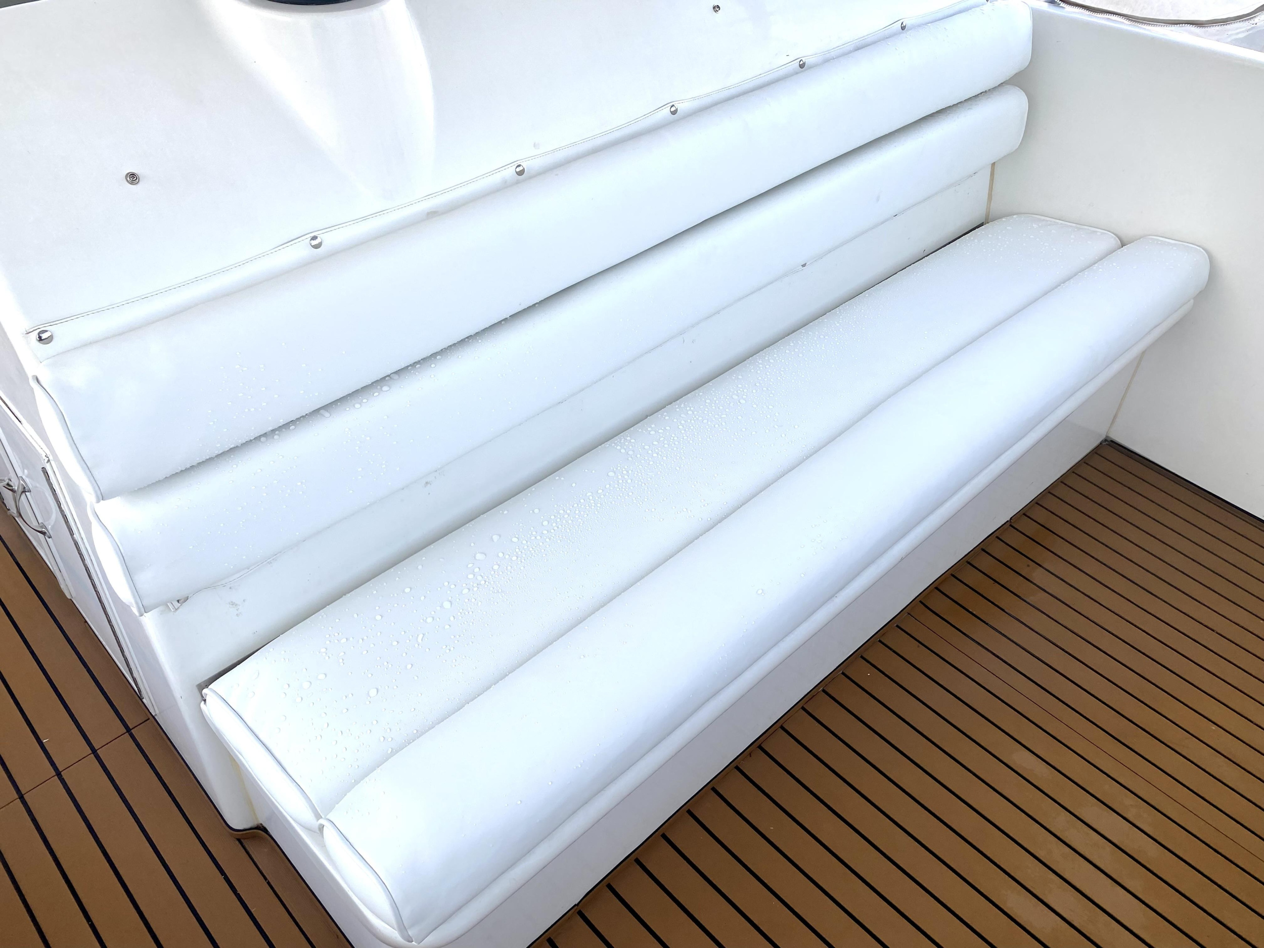 Hatteras 50 Convertible — photo 24