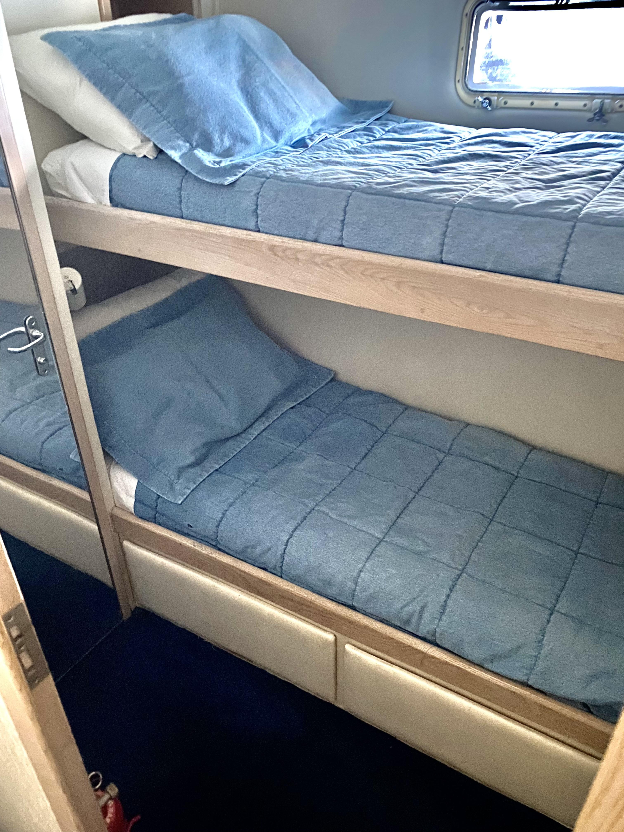 Hatteras 50 Convertible — photo 7