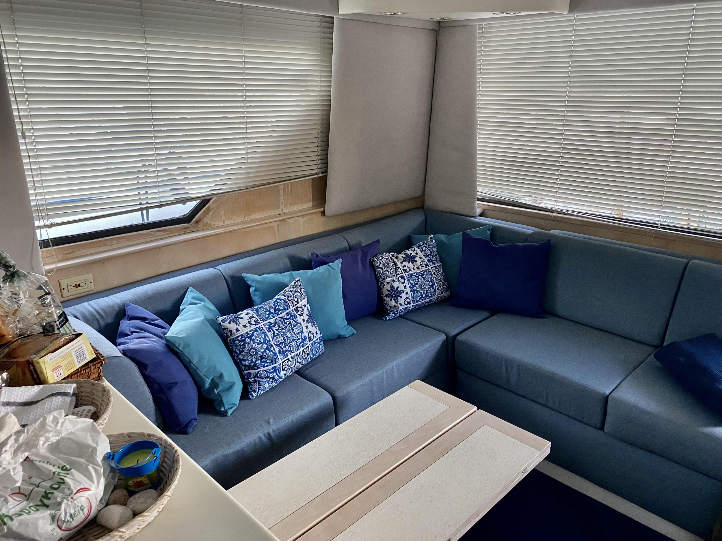 Hatteras 50 Convertible — photo 14