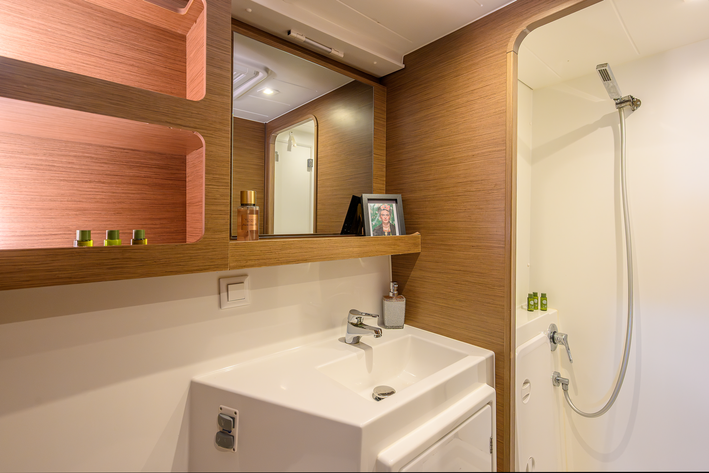 Lagoon 42 — photo 11