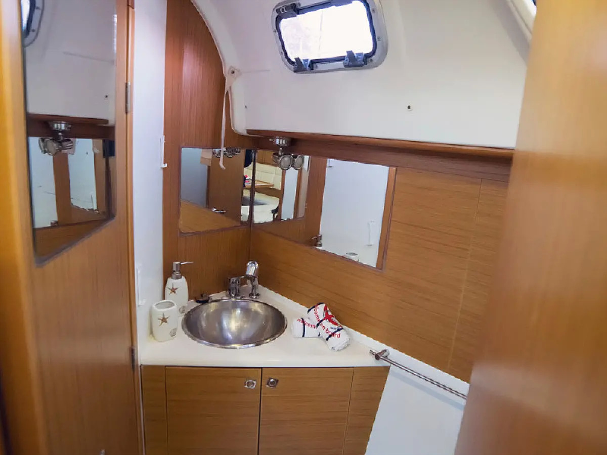 Sun Odyssey 44 i — photo 10