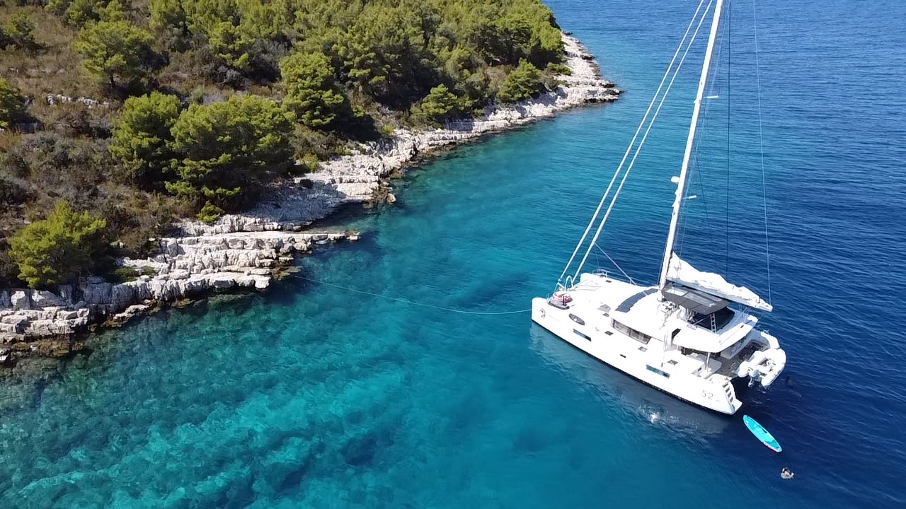 Lagoon 52F — photo 60