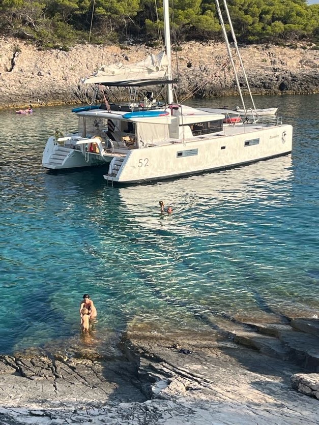 Lagoon 52F — photo 25