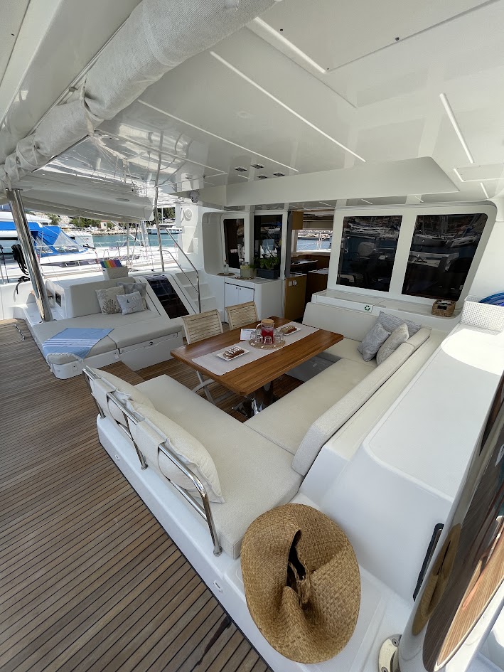 Lagoon 52F — photo 9