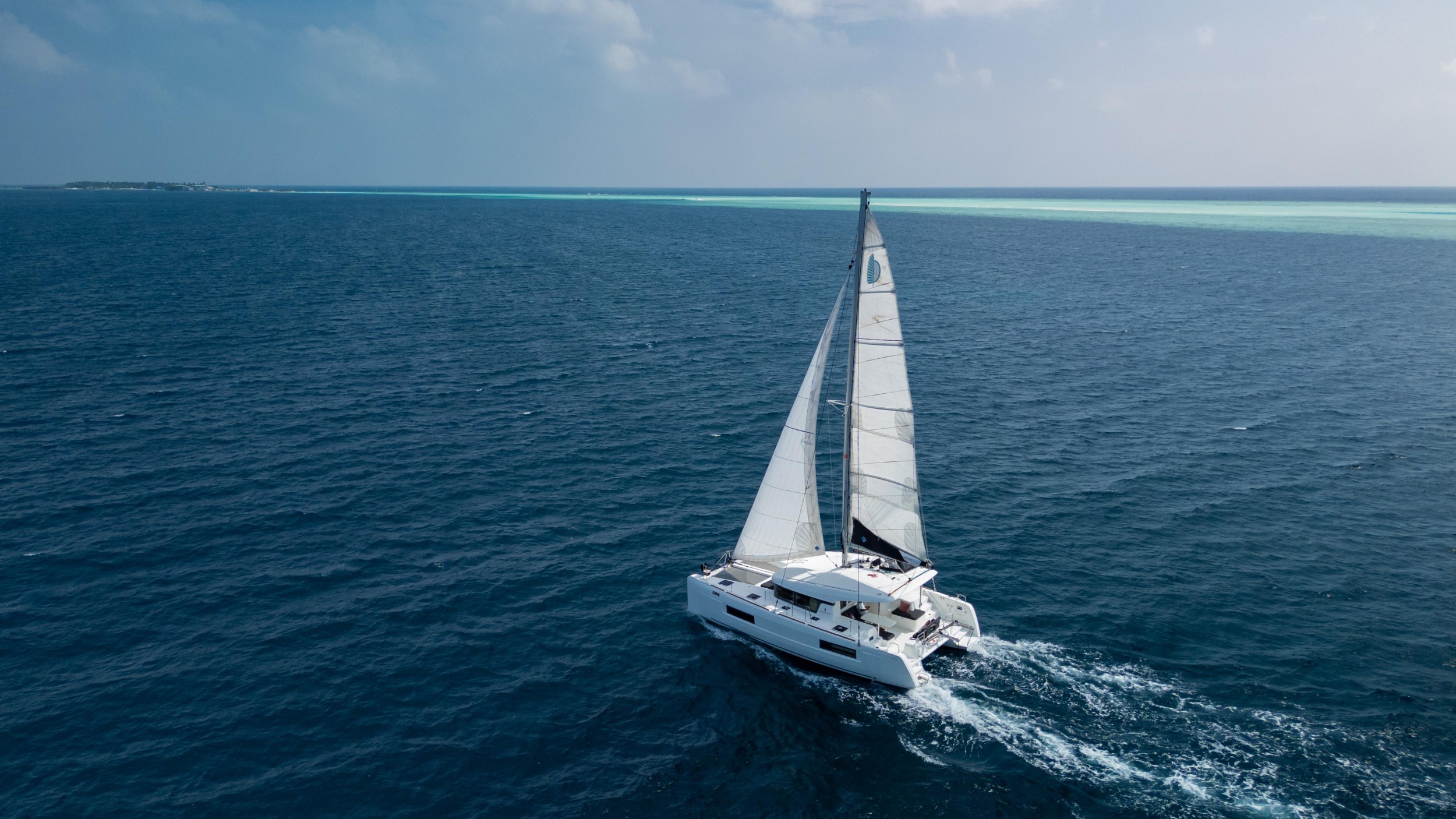 Lagoon 40 — photo 3